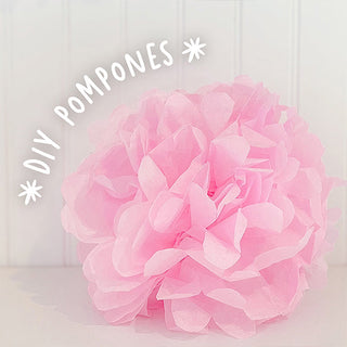 Pompón rosa de papel seda para decorar una celebración infantil